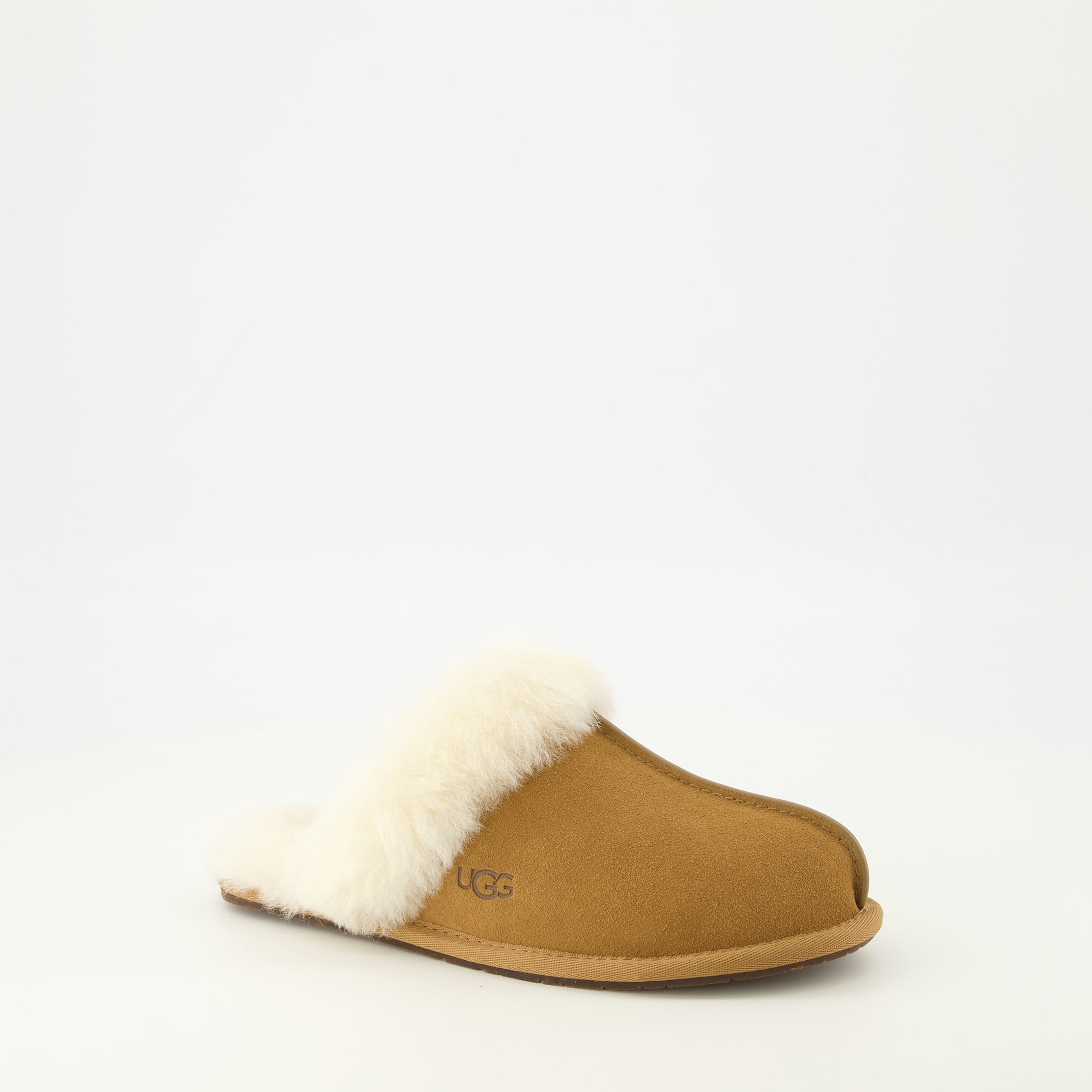 Image de l'article Chaussons Scuffette II marron de la marque Ugg pour Unisex - Saison Printemps-Été 2026 - Vue de Dos