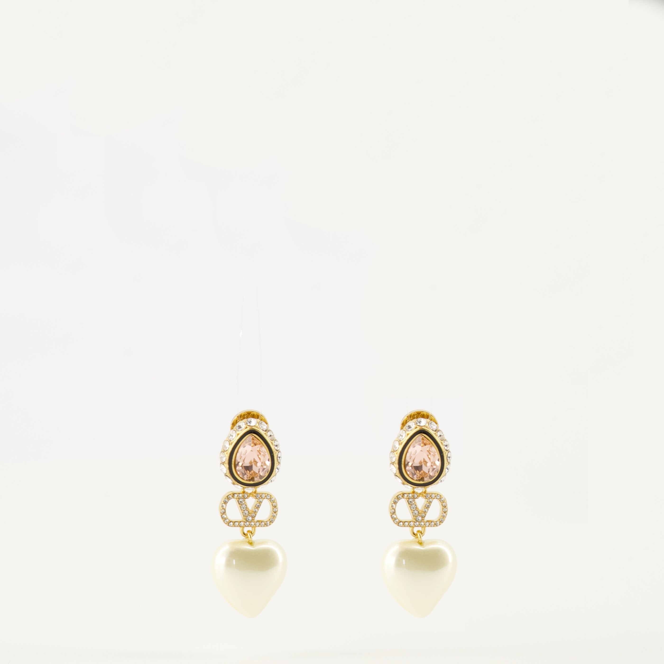 Imagem do artigo brincos VLogo coração em esmalte e cristais da marca Valentino Garavani para Mulher - Coleção Primavera-Verão 2026 - Vista Frontal