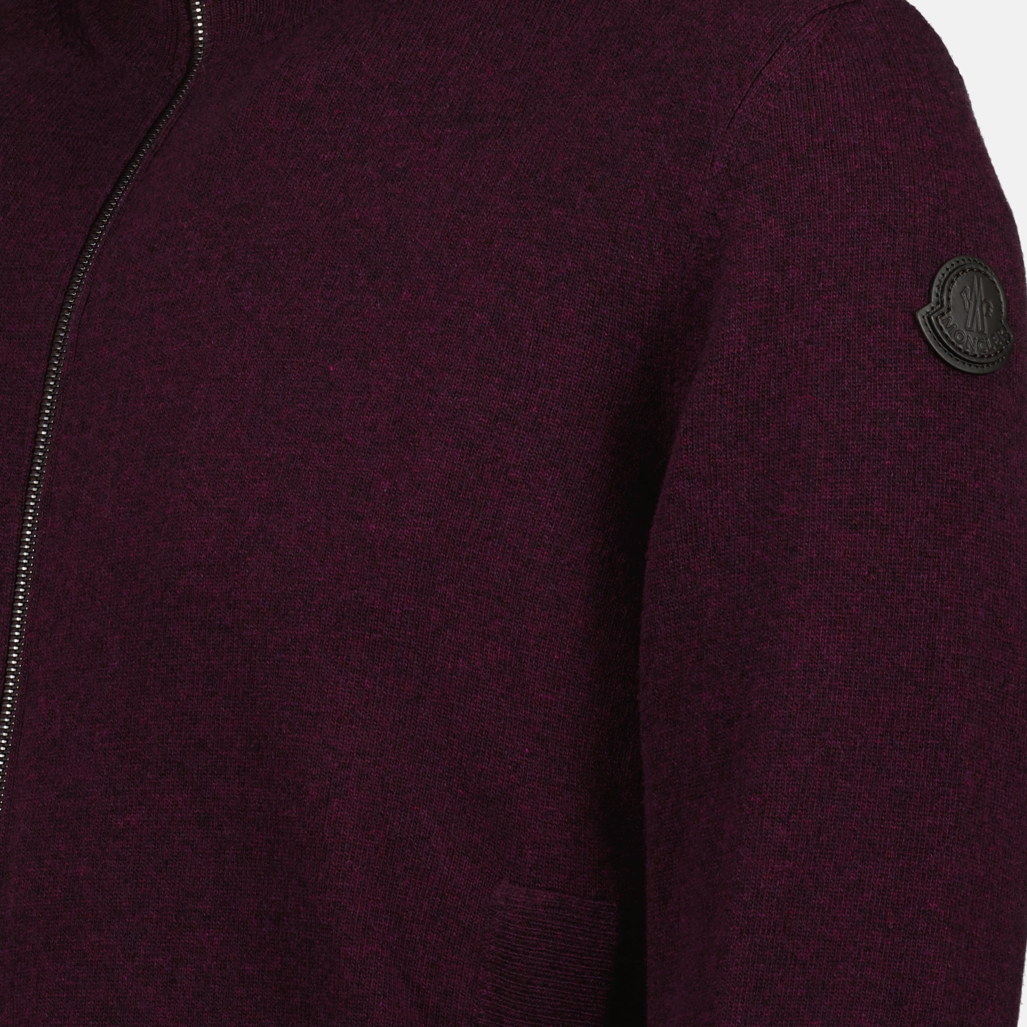 Image de l'article Cardigan bordeaux de la marque Moncler pour Homme - Saison Automne-Hiver 2025 - Vue détaillée_1