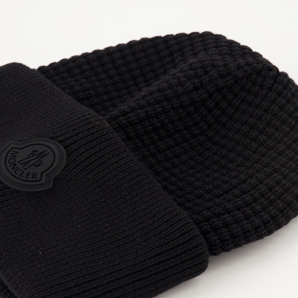 Image of the Moncler men's cotton beanie with logo - Fall-Winter 2025 - Detailed view 3