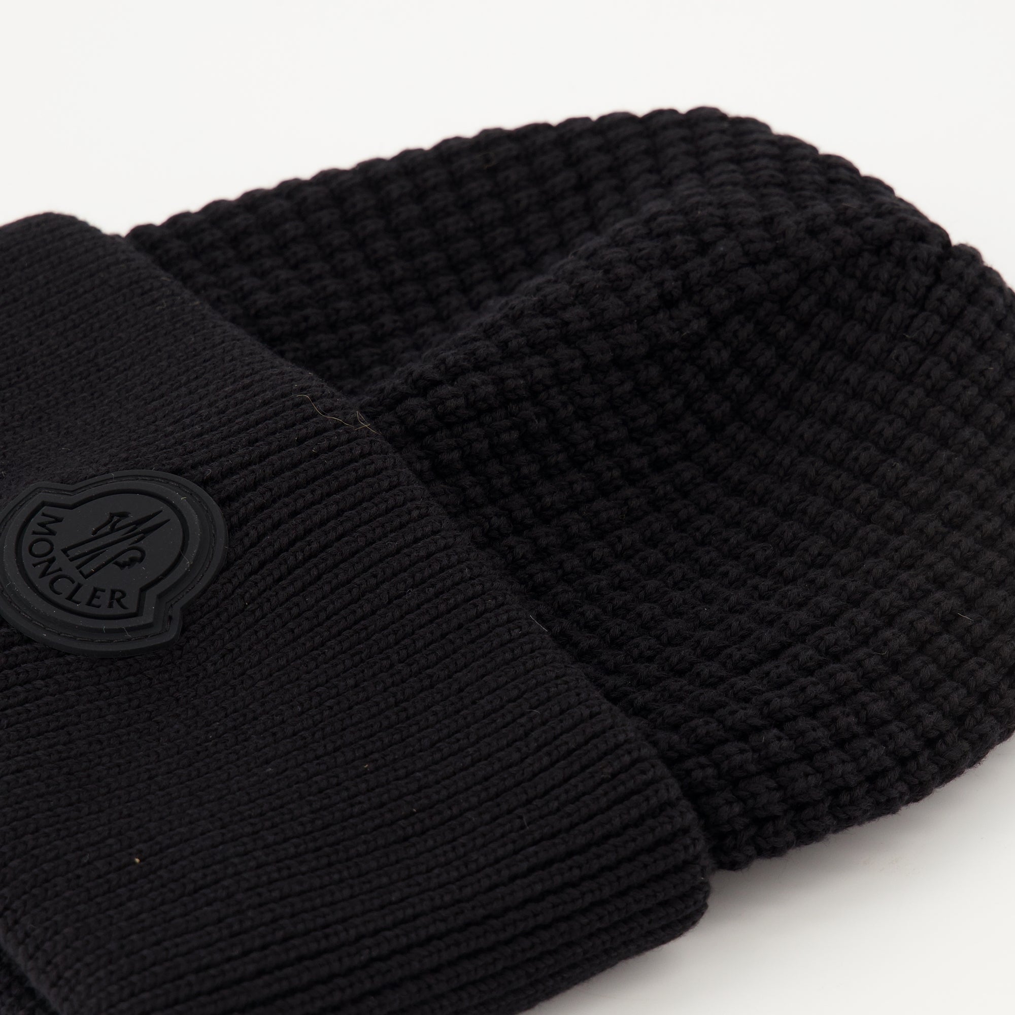 Image of the Moncler men's cotton beanie with logo - Fall-Winter 2025 - Detailed view 3