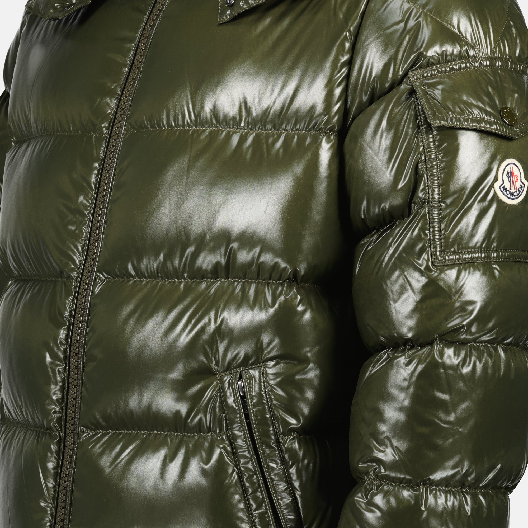 Image de l'article Doudoune Maya kaki de la marque Moncler pour Homme - Saison Automne-Hiver 2025 - Vue détaillée_1