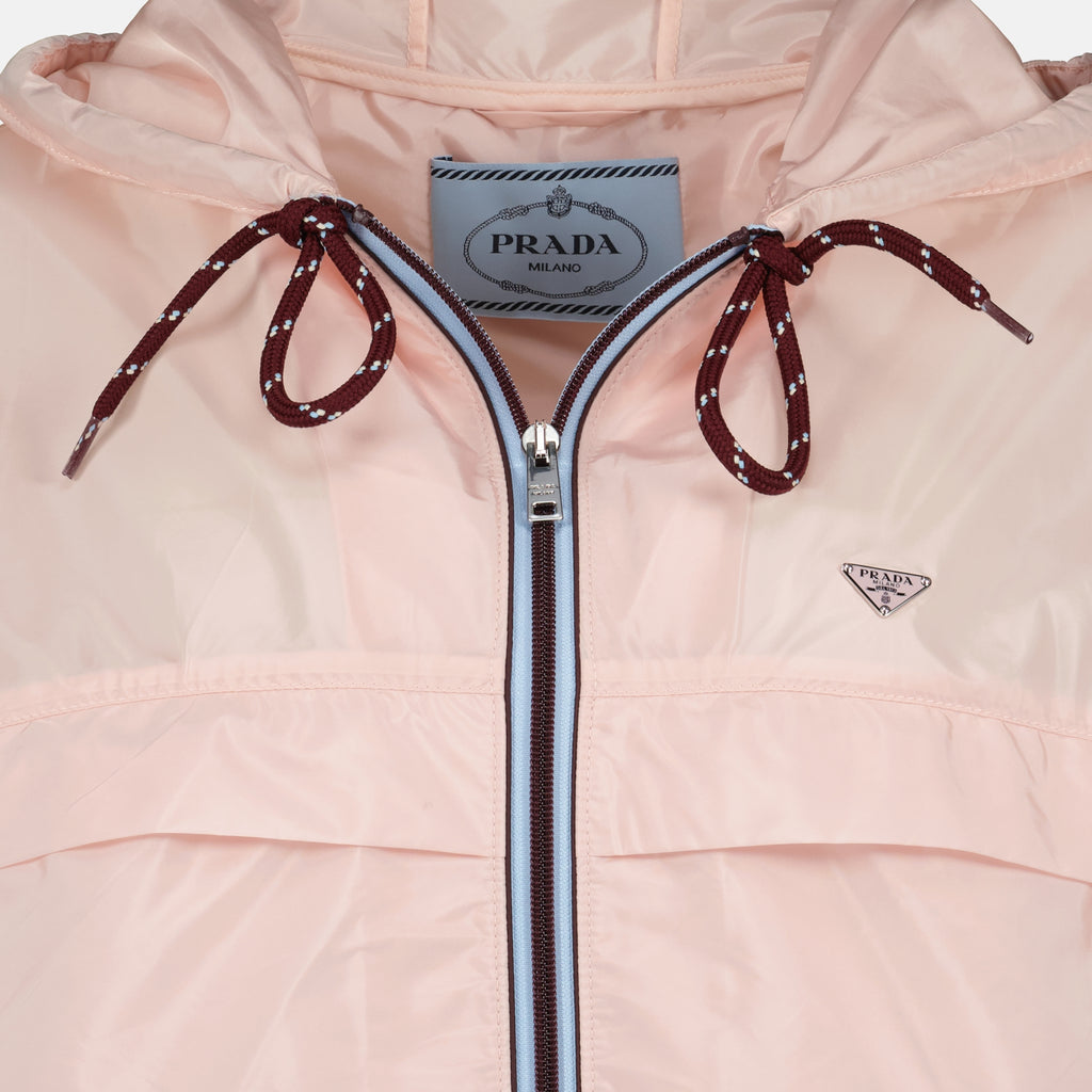 Bild des Prada Damen Windbreakers aus Re-nylon in mittellangem rosa - Frühjahr-Sommer 2026 - Detailansicht_1