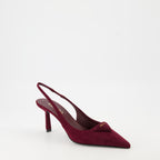 Bild der Prada Damen Pumps aus Kalbsvelours - Herbst-Winter 2025 - Dreiviertelansicht von vorne rechts