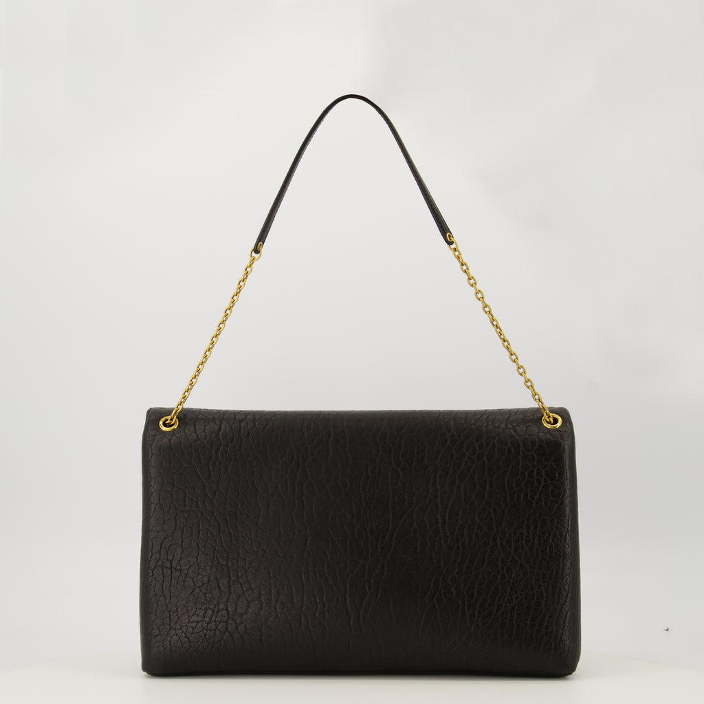 Image de l'article Pochette Cassandre large en cuir noir de la marque Saint Laurent pour Femme - Saison Printemps-Été 2026 - Vue de Dos