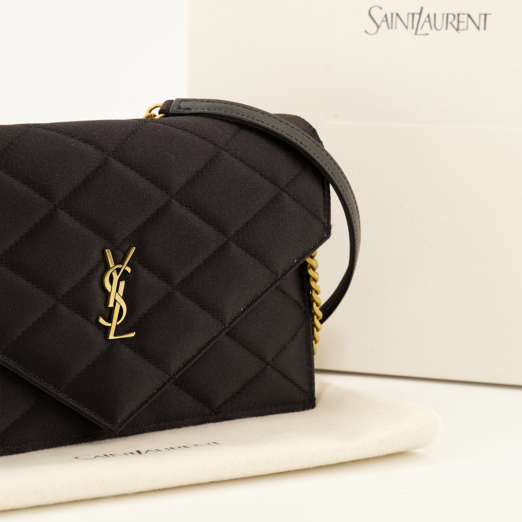 Sacs à main et épaule ブラックサテンチェーン付きパリウォレット Saint Laurent Noir Femme