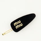 Imagen del Clip de Pelo de Terciopelo Negro de Miu Miu para Mujer - Temporada Primavera-Verano 2026 - Vista Detallada_2