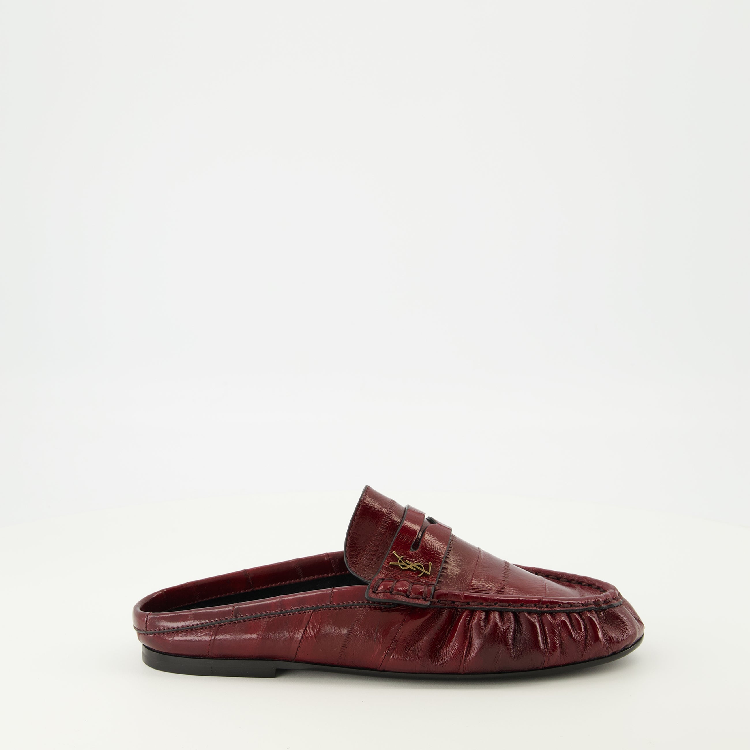 Image de l'article Mules Loafer bordeaux de la marque Saint Laurent pour Femme - Saison Printemps-Été 2026 - Vue latérale droite