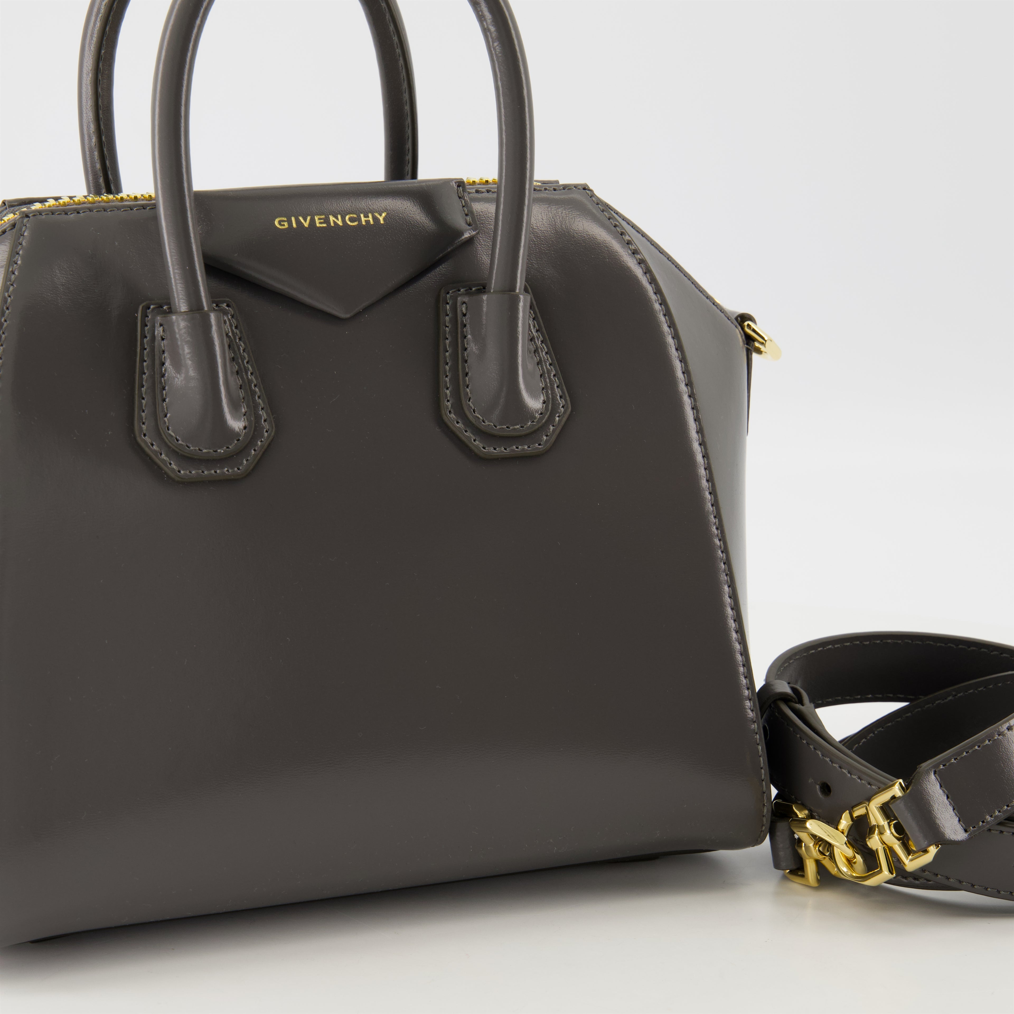 Sacs à main et épaule Mini sac Antigona Givenchy Gris Femme