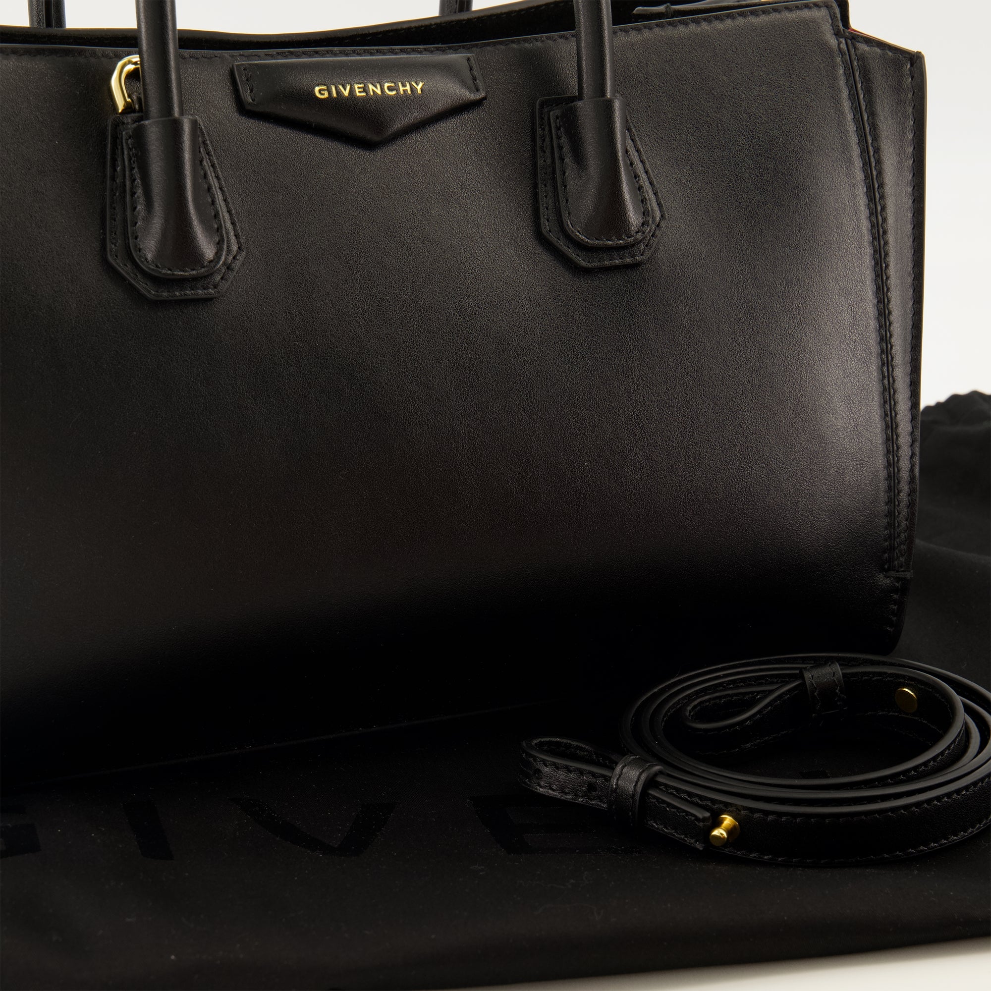 Sacs à main et épaule Borsa Antigona Catchall Piccola in Pelle Nera Givenchy Noir Femme