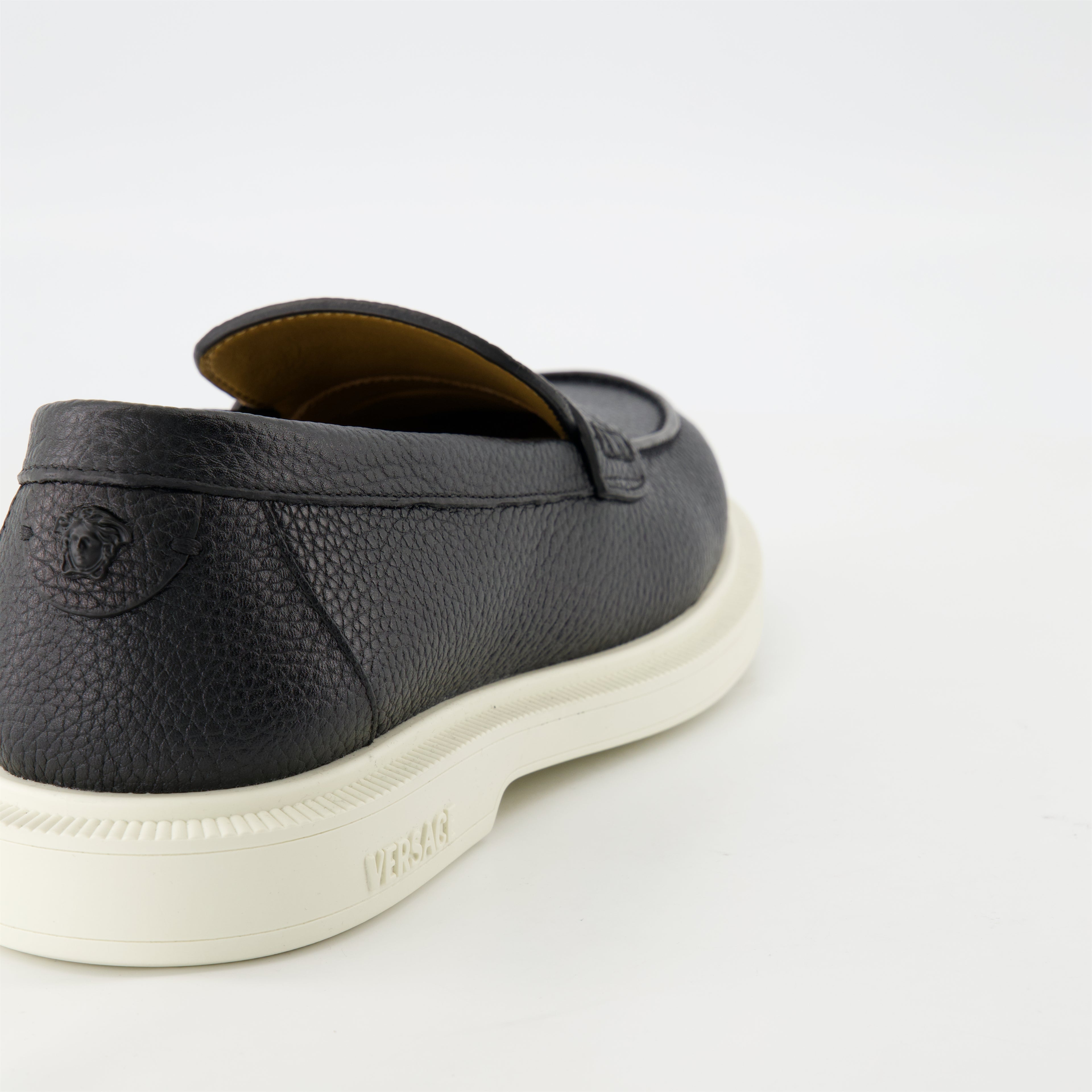 Chaussures de ville Mocassins en cuir Versace Noir Homme