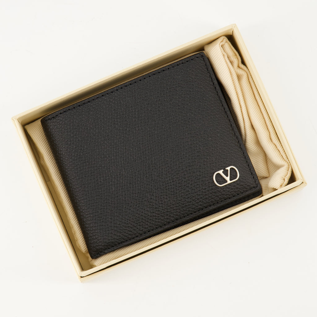 Image of the Vlogo cardholder from the Valentino Garavani brand for Men - Autumn-Winter 2025 Collection - Detailed View_3