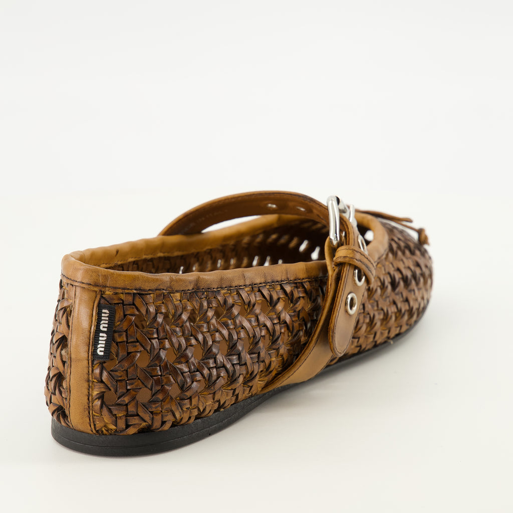 Chaussures plates Bailarinas de Cuero Cannage en Marrón Miu Miu Marron Femme