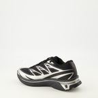 Image de l'article Baskets MM6 x Salomon de la marque Mm6 pour Femme - Saison Automne-Hiver 2025 - Vue trois quarts arrière droite