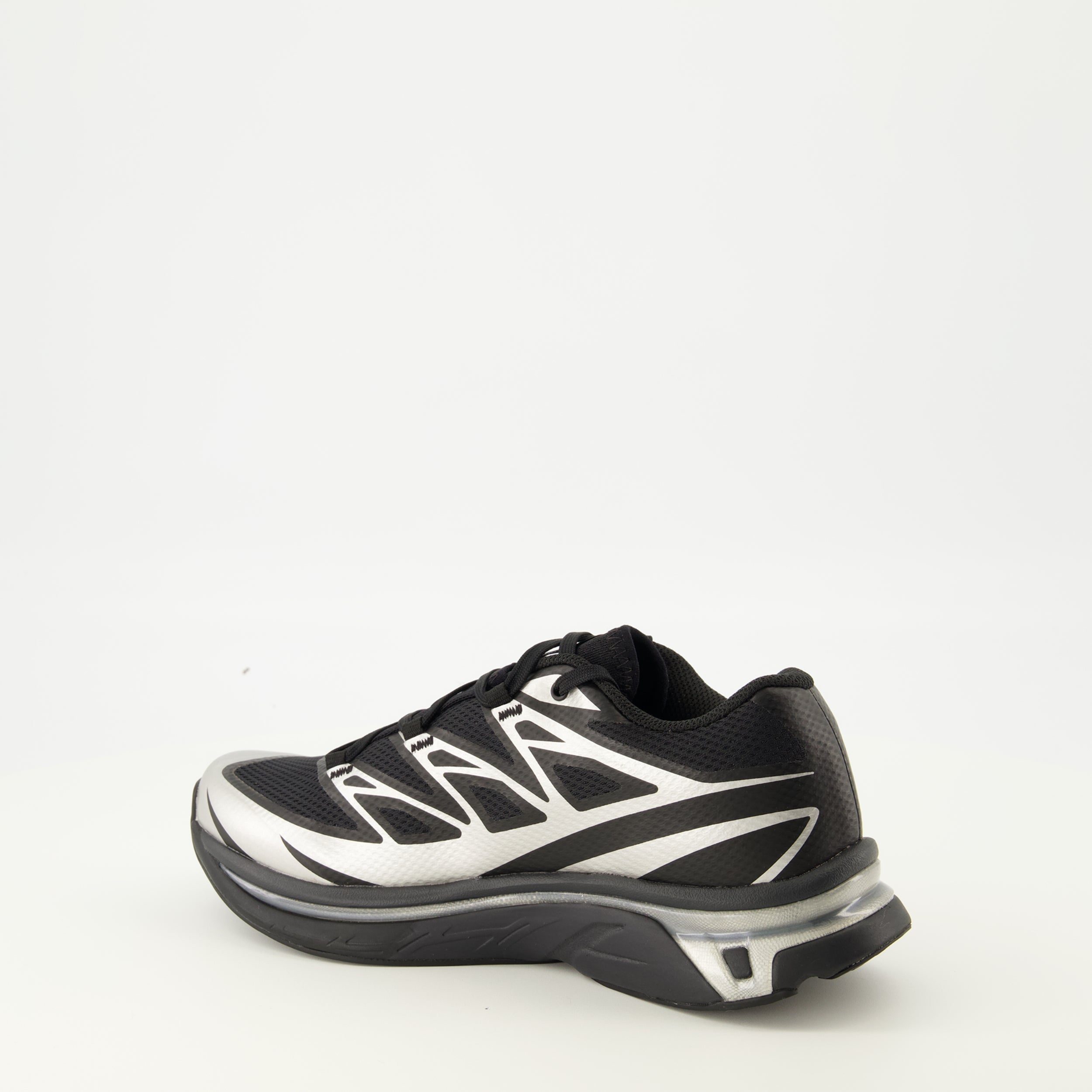 Image de l'article Baskets MM6 x Salomon de la marque Mm6 pour Femme - Saison Automne-Hiver 2025 - Vue trois quarts arrière droite