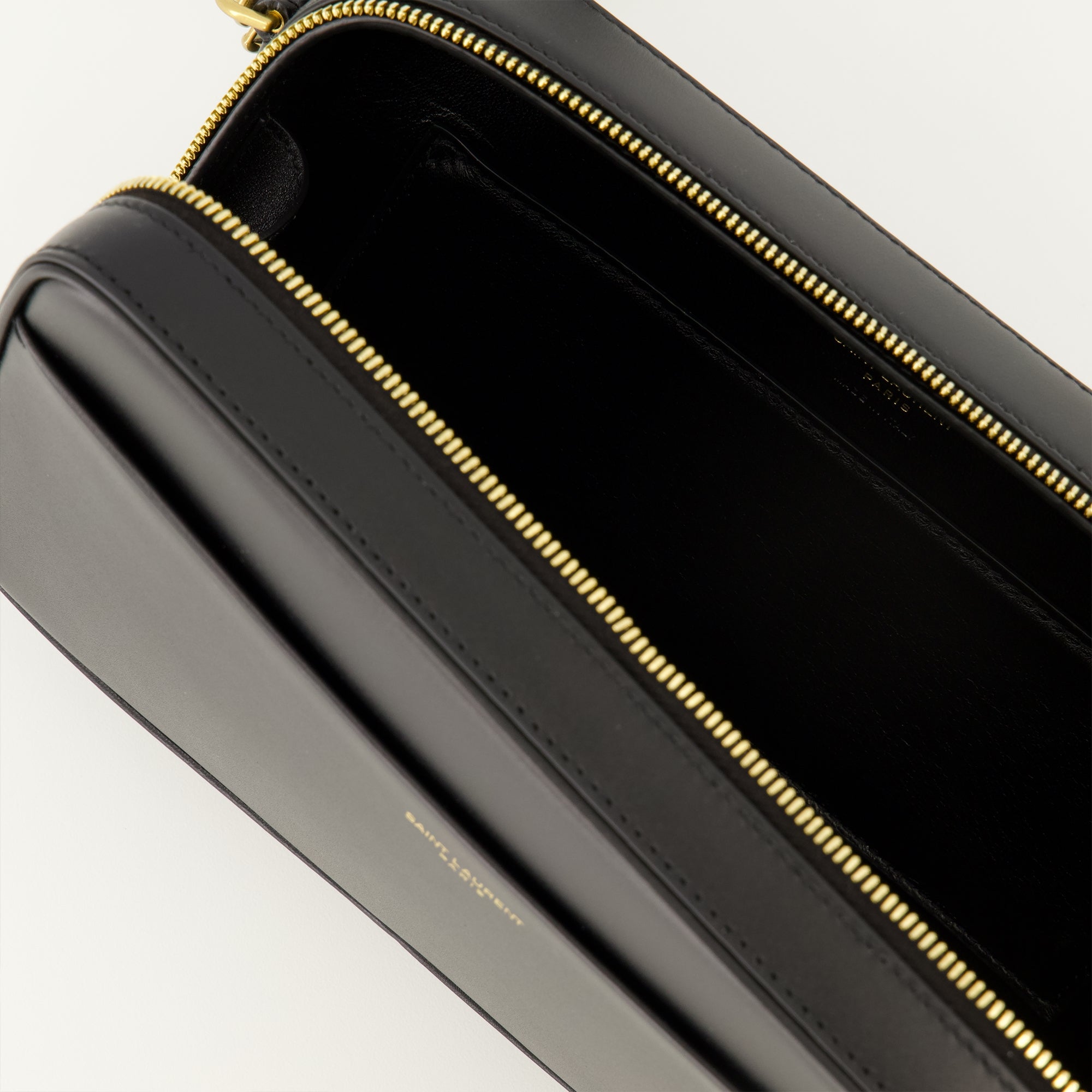 Image of the Saint Laurent Paris black pouch for men - Spring-Summer 2026 - Detailed View_3
