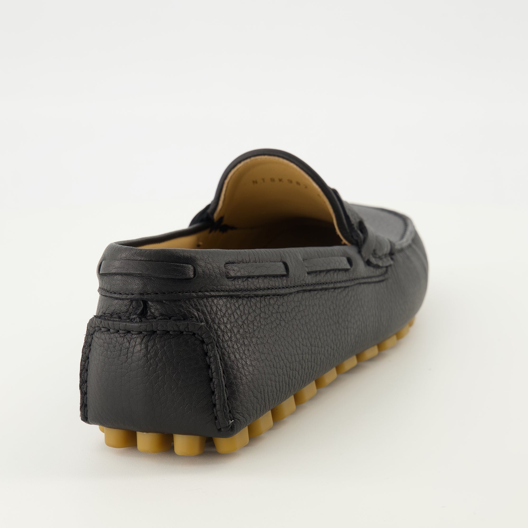 Image de l'article Mocassins Driver en cuir noir de la marque Valentino Garavani pour Homme - Saison Printemps-Été 2026 - Vue arrière