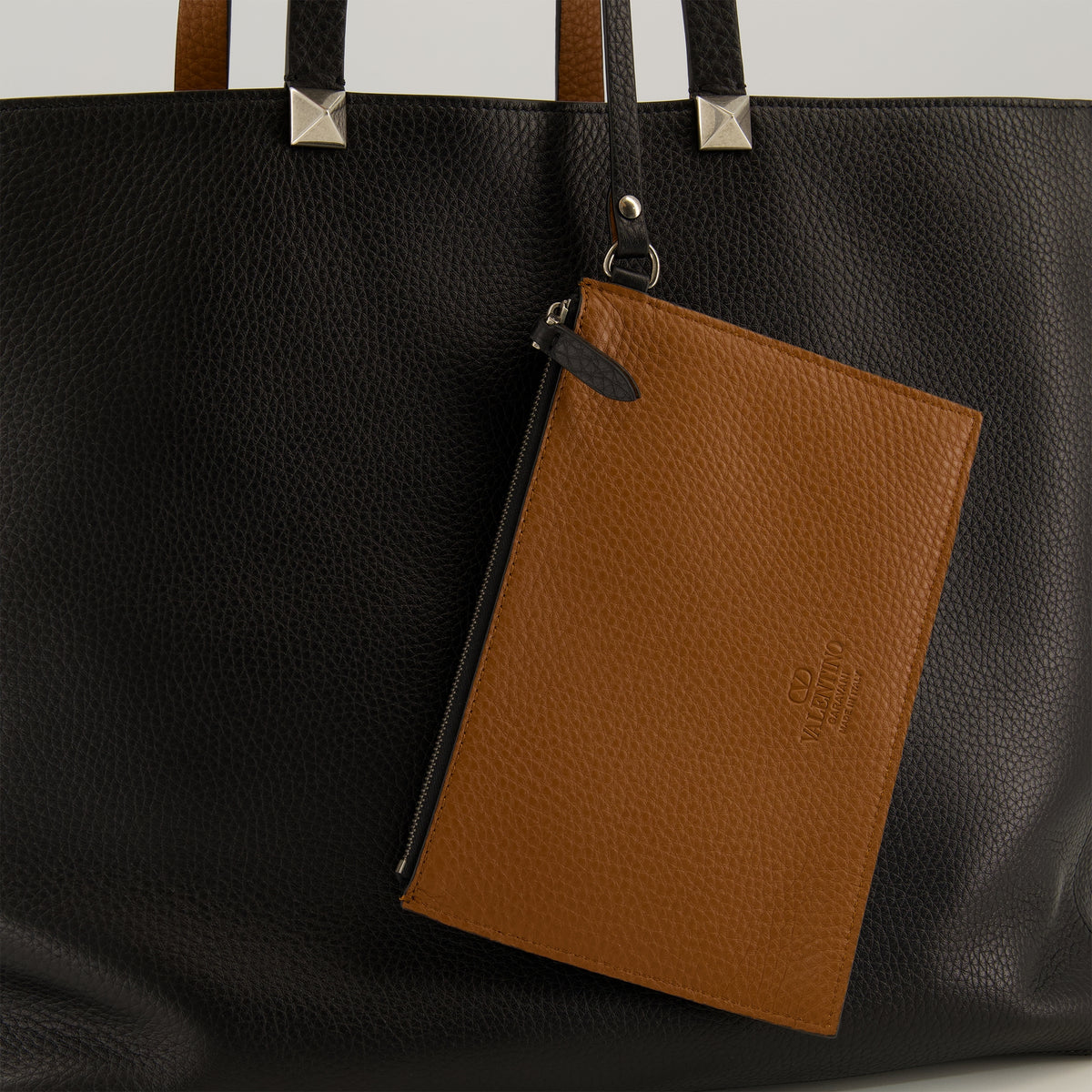Sacs cabas Sac cabas réversible Valentino Garavani Noir Unisexe