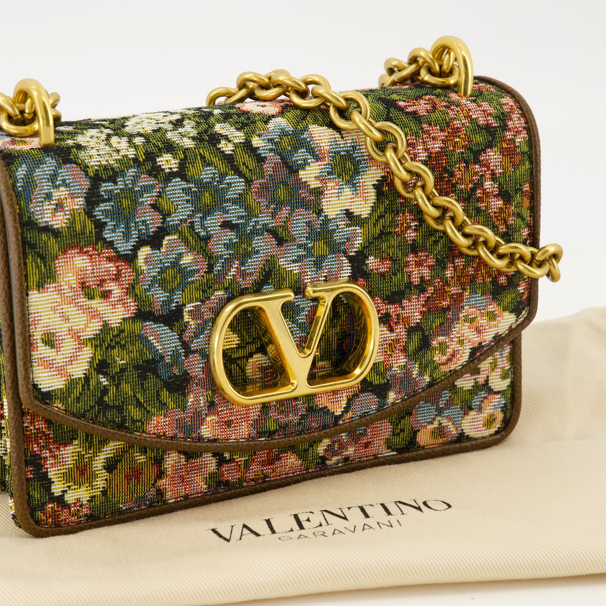 Image de l'article Sac Vain brodé de la marque Valentino Garavani pour Femme - Saison Printemps-Été 2026 - Vue détaillée_2