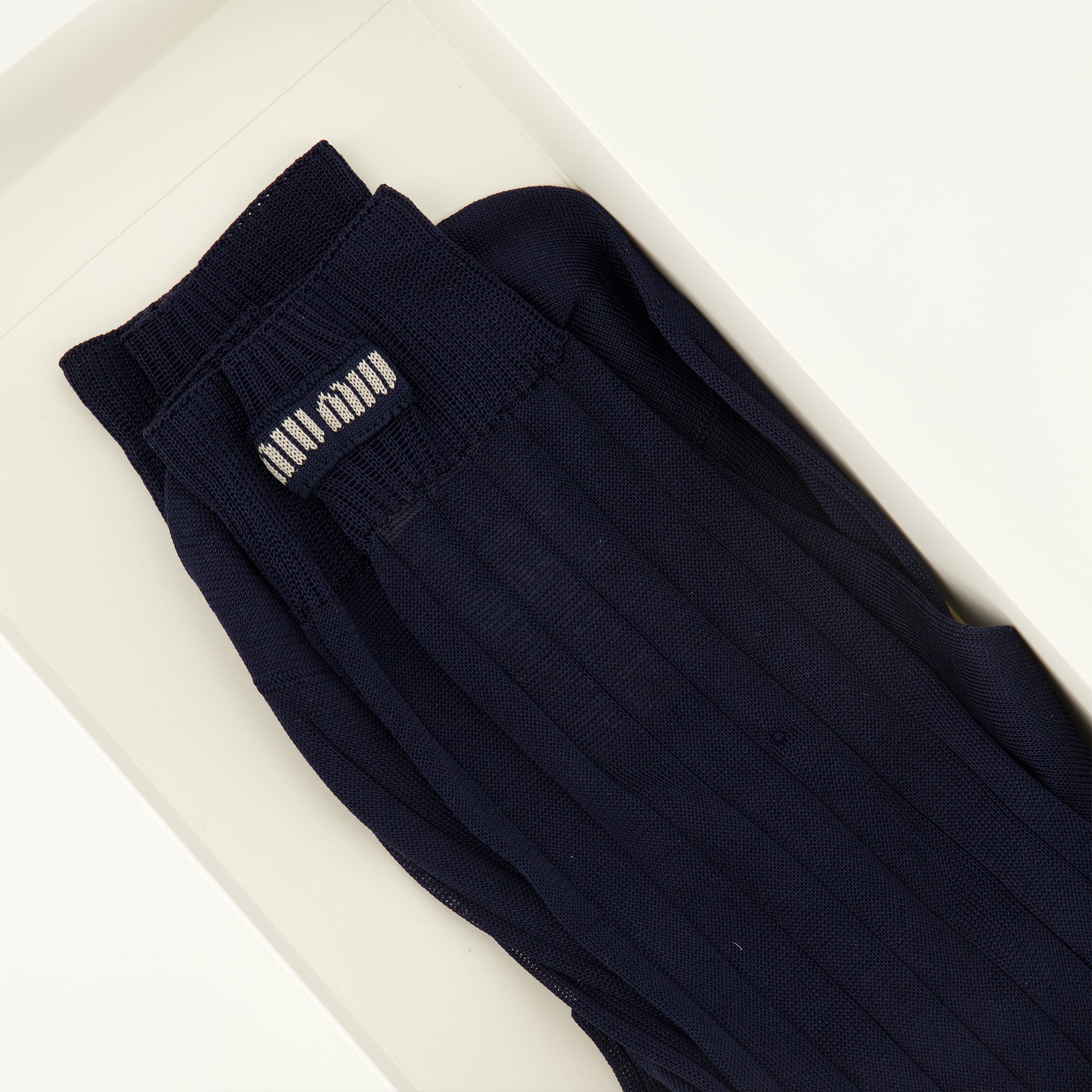 ミウミウの女性用ネイビーシルクソックスの画像 - 2026年春夏 - 詳細ビュー2