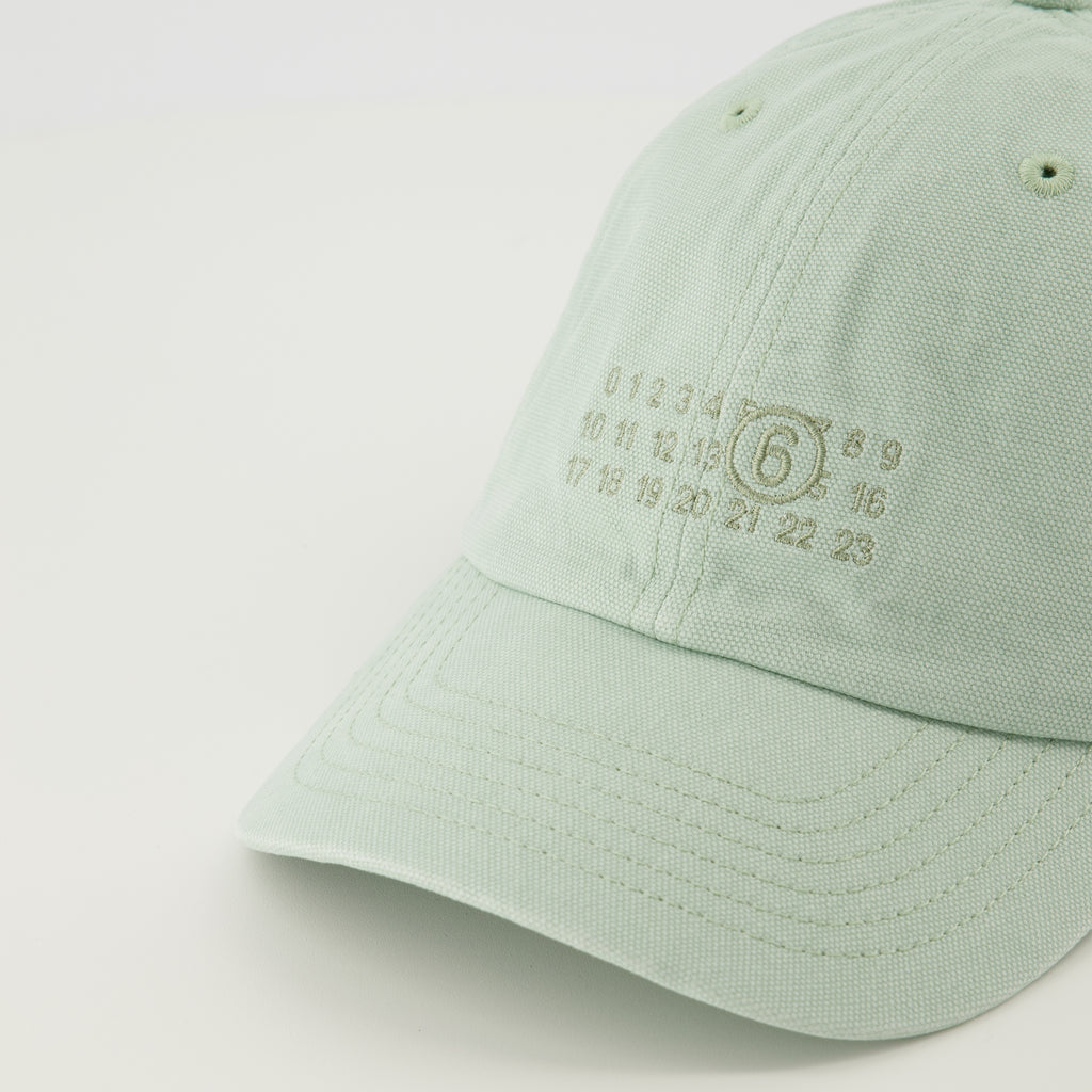 Image de l'article Casquette Numeric verte de la marque Mm6 pour Homme - Saison Printemps-Été 2026 - Vue détaillée_3