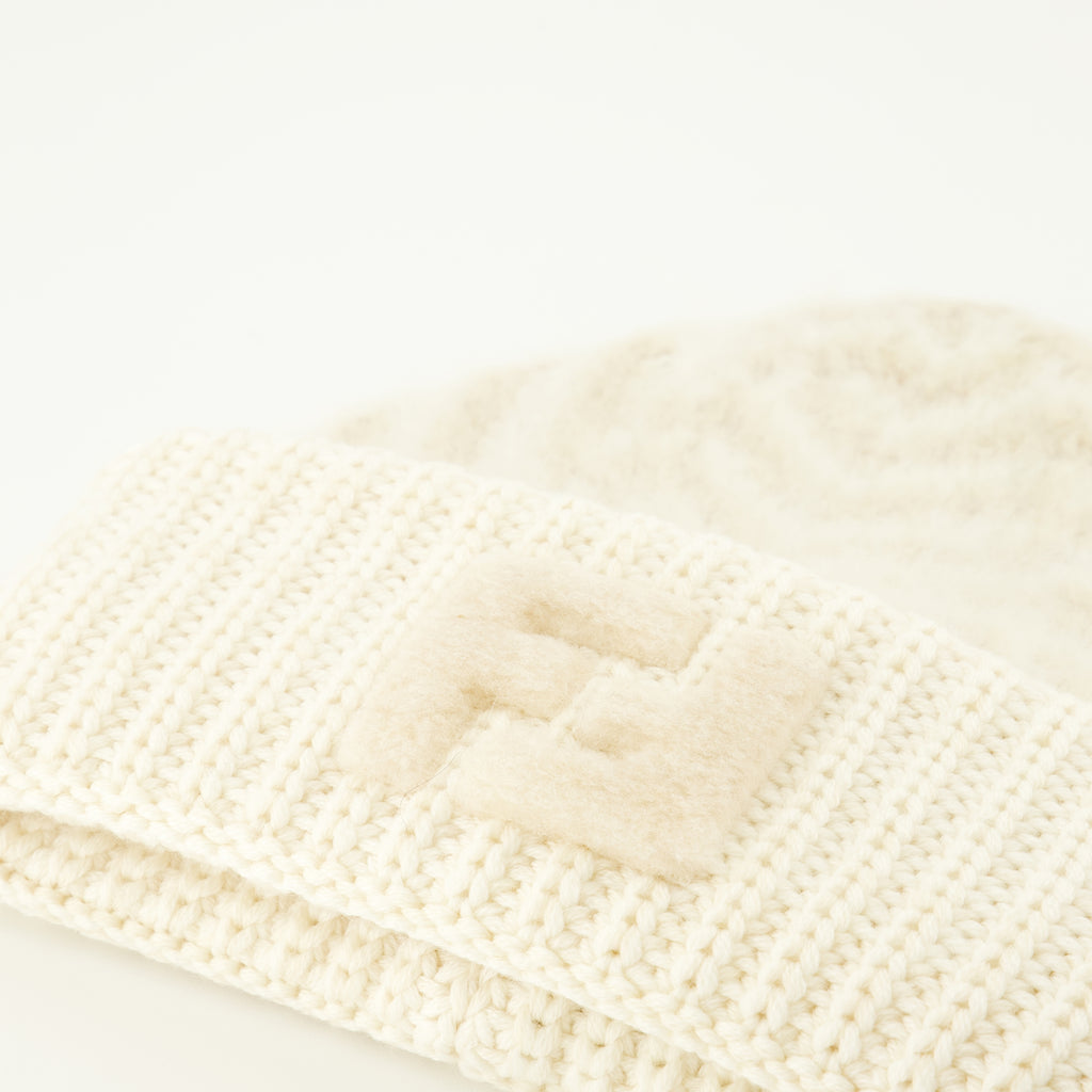 Imagem do gorro de lã branca da marca Fendi para Mulher - Temporada Outono-Inverno 2025 - Vista Detalhada_3