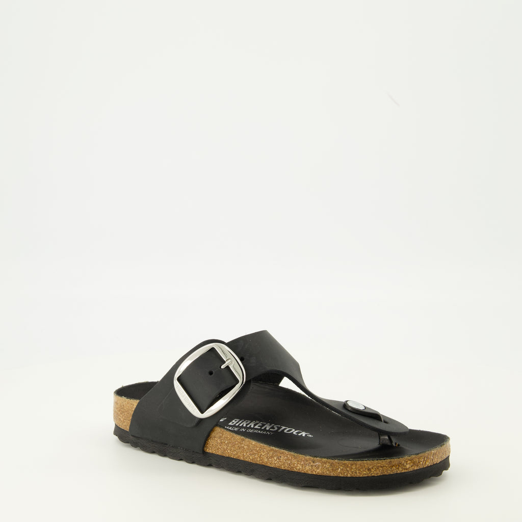 Image de l'article Sandales Gizeh Big Buckle de la marque Birkenstock pour Femme - Saison Automne-Hiver 2025 - Vue trois quarts avant droite
