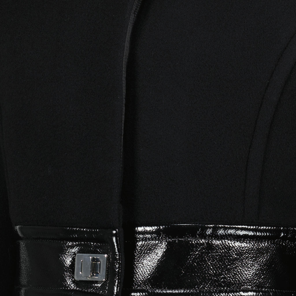 Bild der kurzen Wolljacke der Marke Patou für Damen - Herbst-Winter-Saison 2025 - Detailansicht_3