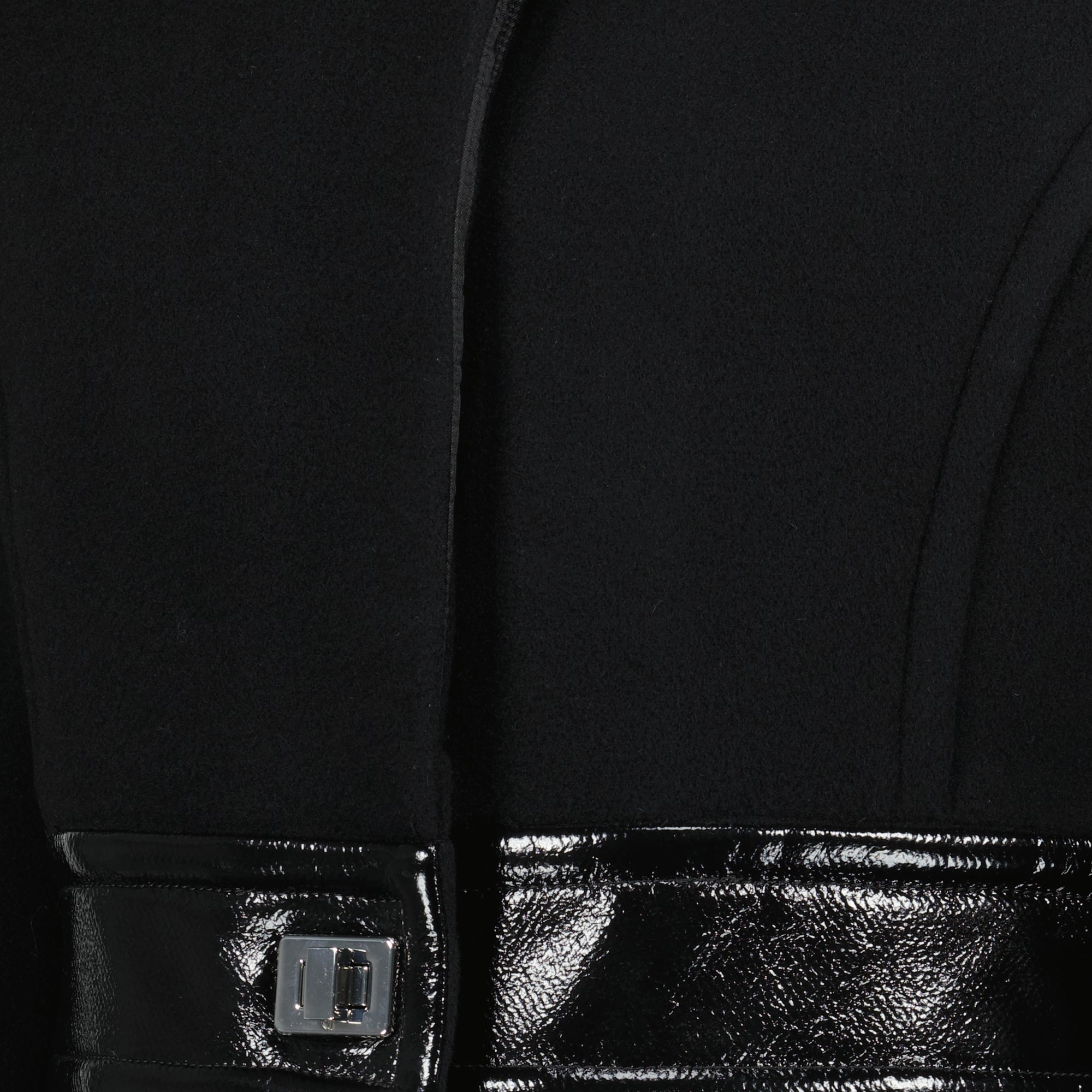 Bild der kurzen Wolljacke der Marke Patou für Damen - Herbst-Winter-Saison 2025 - Detailansicht_3