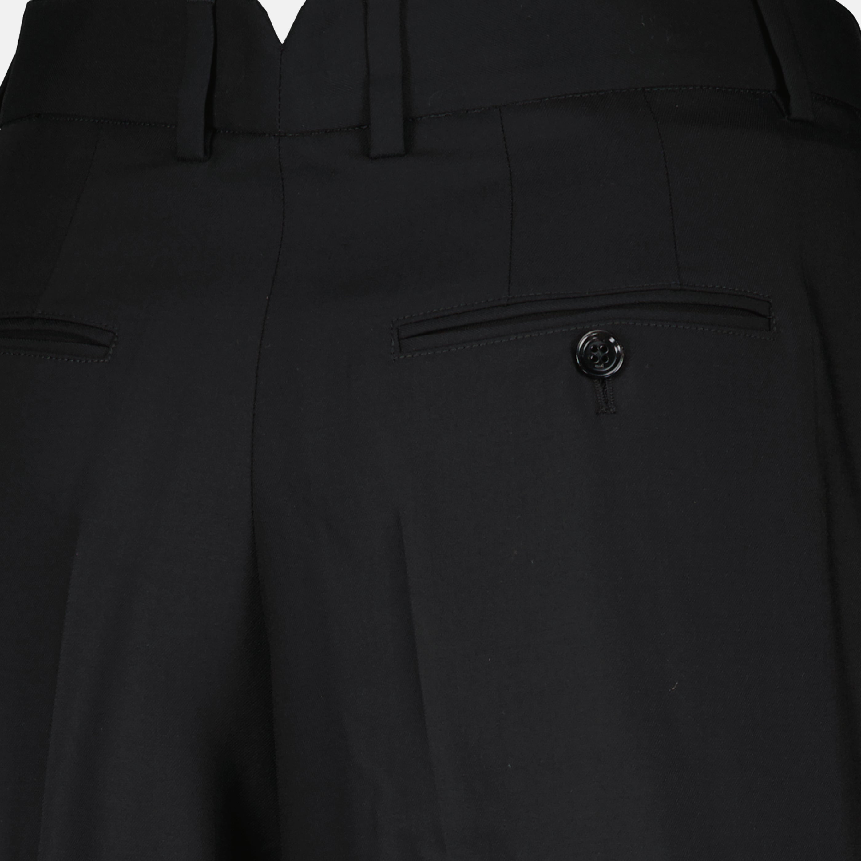 Image de l'article Bermuda noir en laine de la marque Ami PARIS pour Femme - Saison Printemps-Été 2026 - Vue détaillée_2