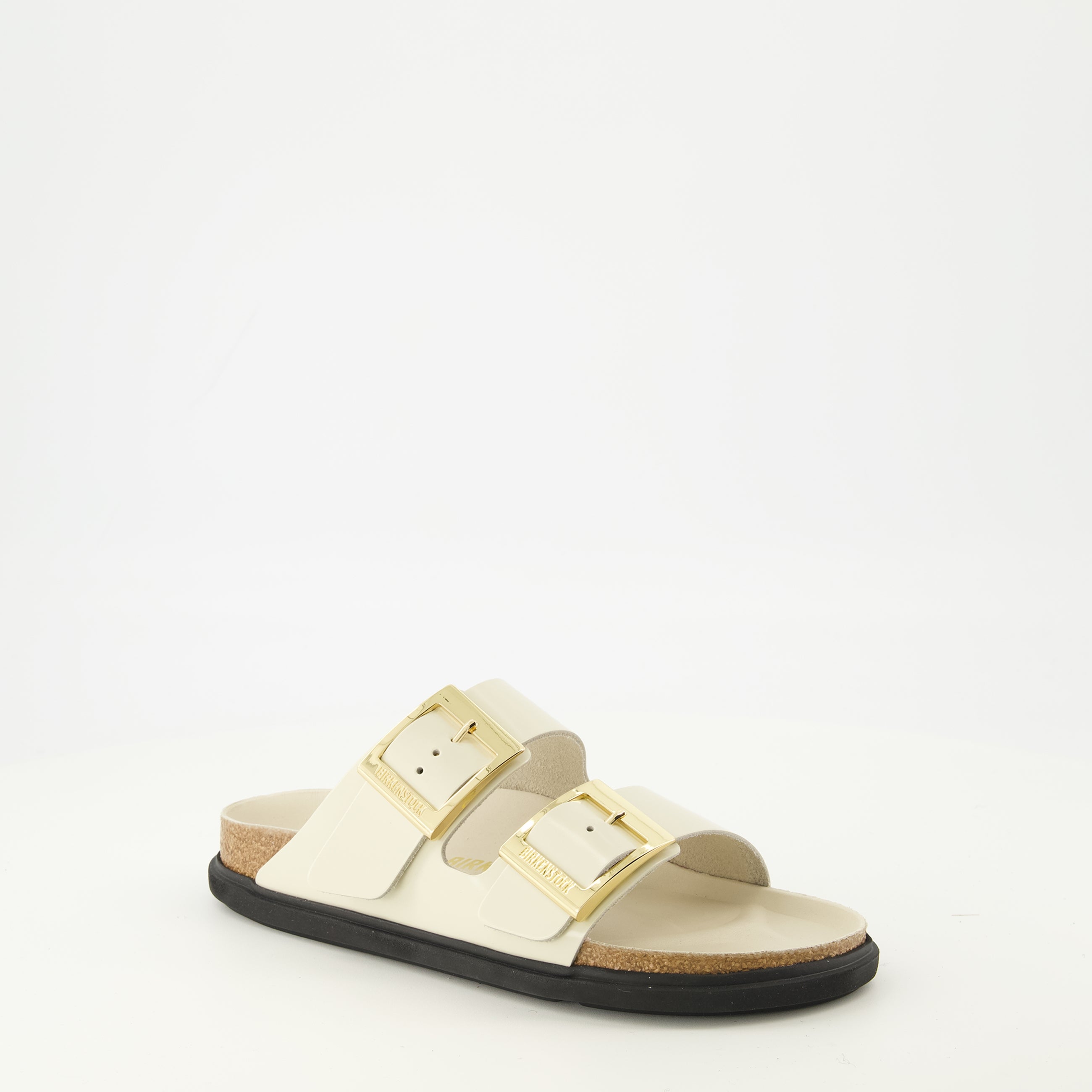 Image de l'article Sandales Arizona en cuir verni blanc de la marque Birkenstock pour Femme - Saison Printemps-Été 2026 - Vue trois quarts avant droite