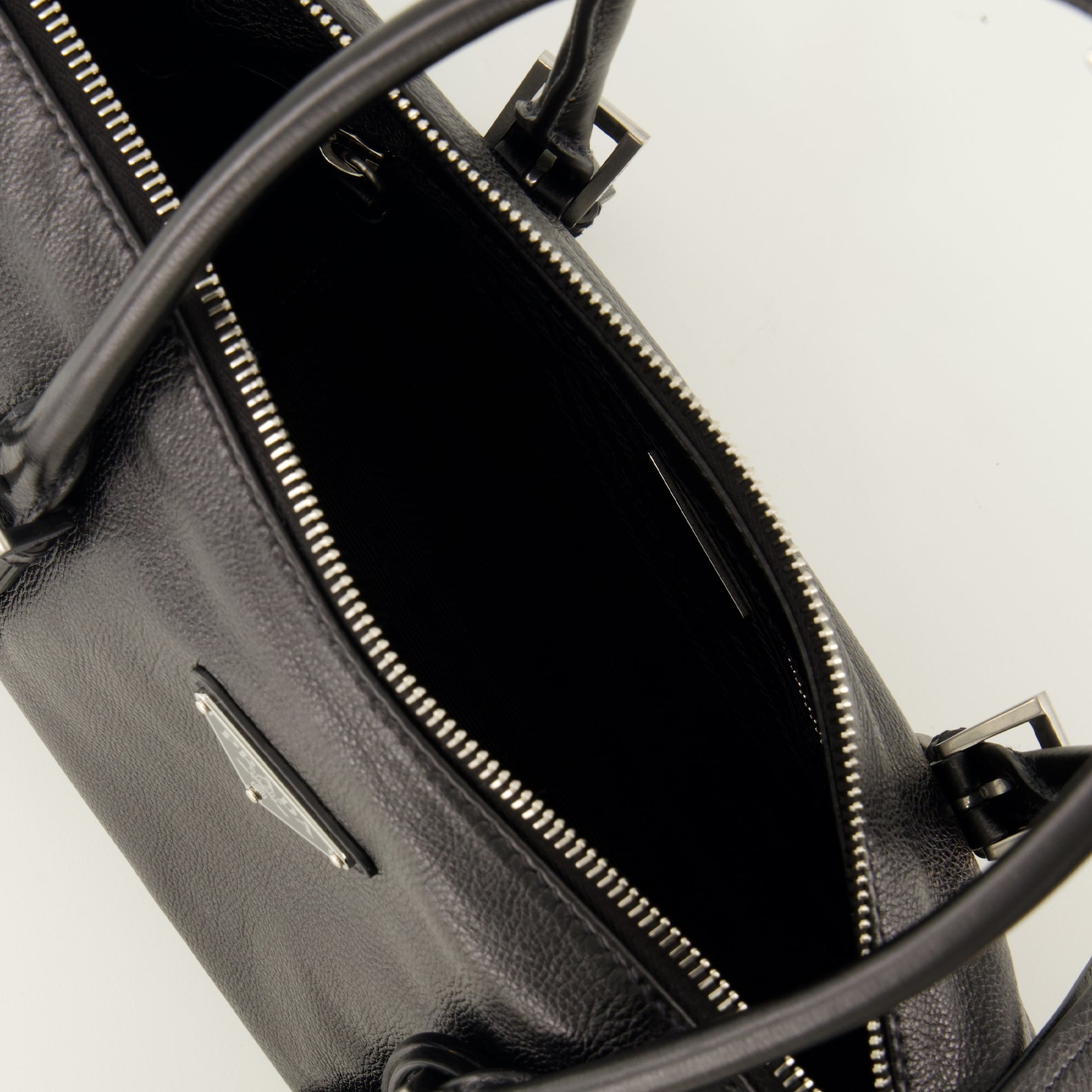 Sacs à main et épaule Bonnie Schwarze Verwaschene Lederhandtasche Prada Noir Femme