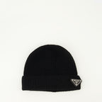 Imagem do gorro de lã da marca Prada para homem - Outono-Inverno 2025 - Vista frontal
