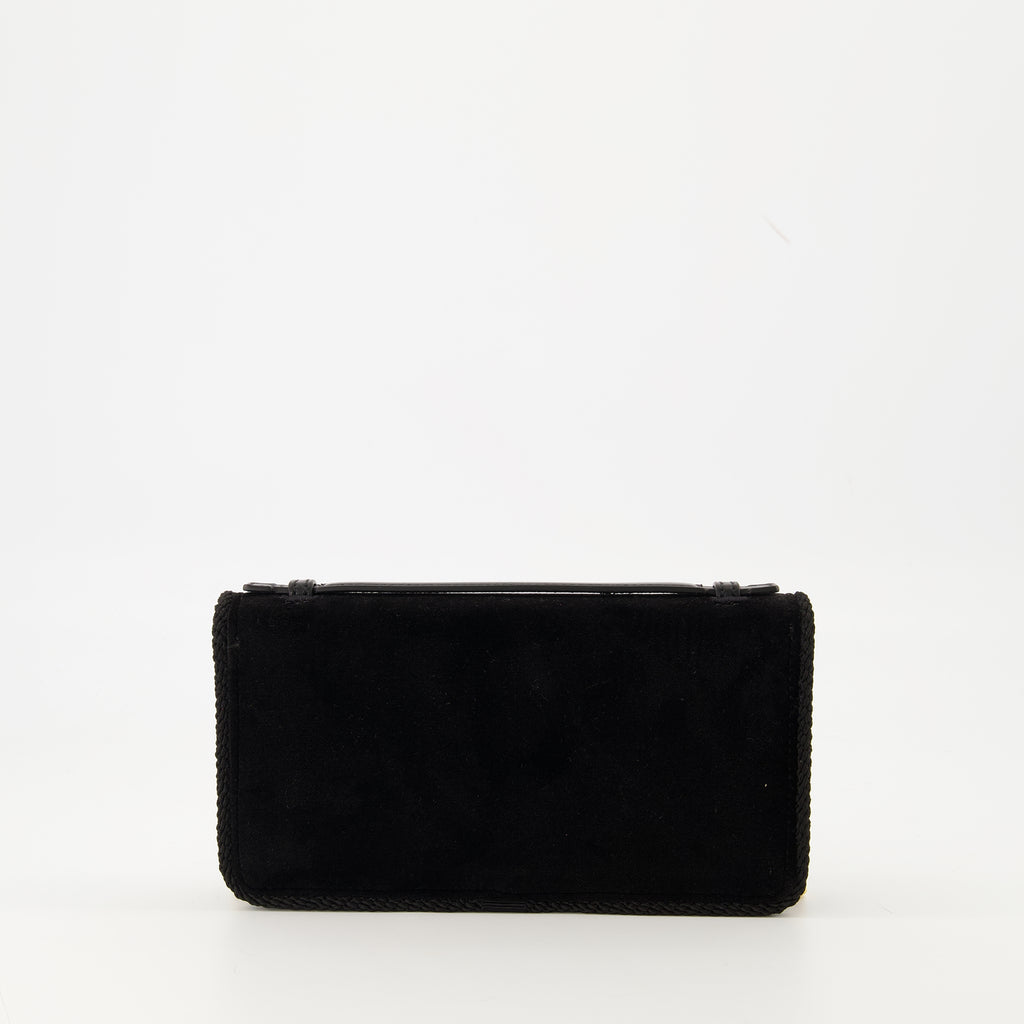 Imagen de la Clutch de terciopelo de Valentino Garavani para Mujer - Temporada Otoño-Invierno 2025 - Vista Trasera