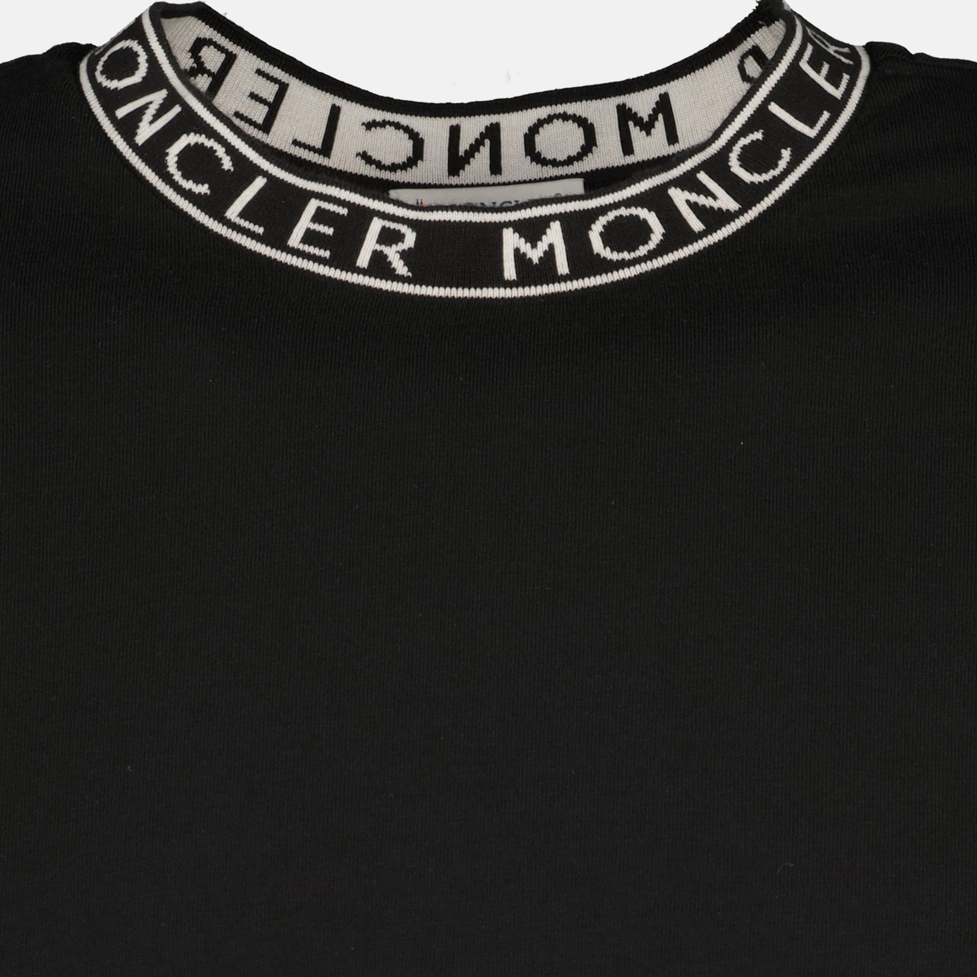 Immagine della maglietta con logo nero del marchio Moncler per uomo - Collezione Primavera-Estate 2026 - Vista dettagliata_2