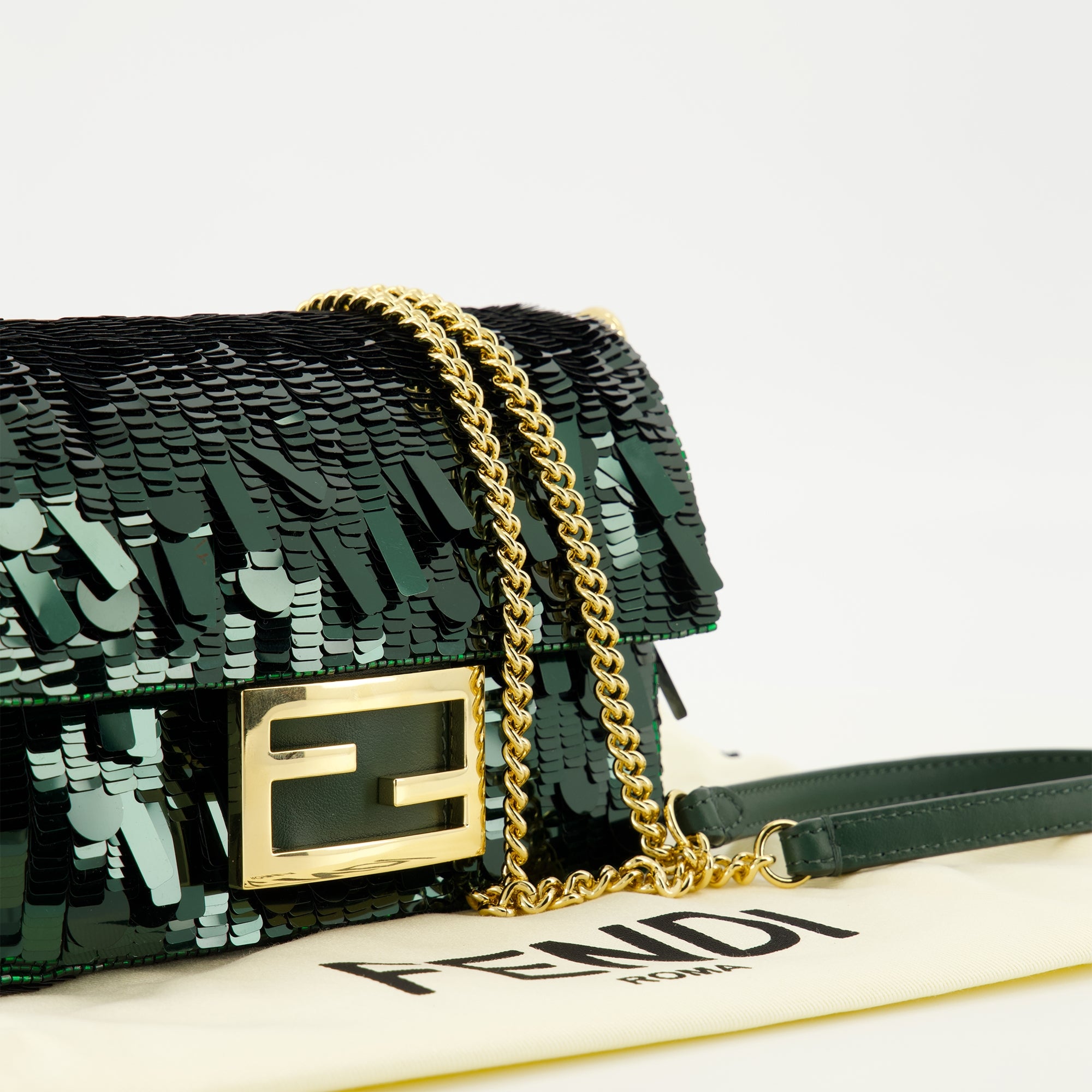 Bild des Fendi Mini Baguette Bags für Frauen - Herbst-Winter 2025 - Detailansicht_2