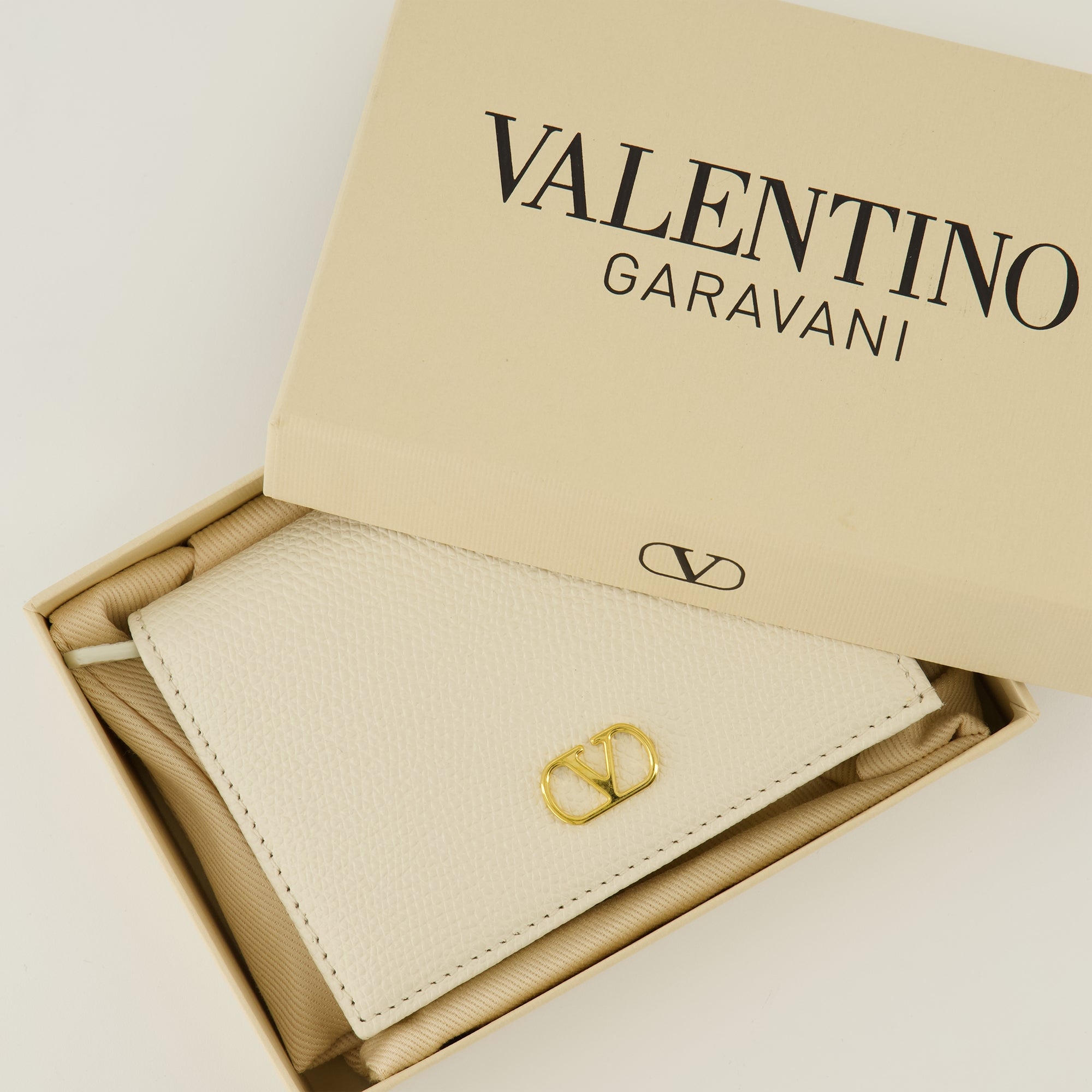 Image de l'article Portefeuilles Vlogo blanc de la marque Valentino Garavani pour Femme - Saison Printemps-Été 2026 - Vue détaillée_3
