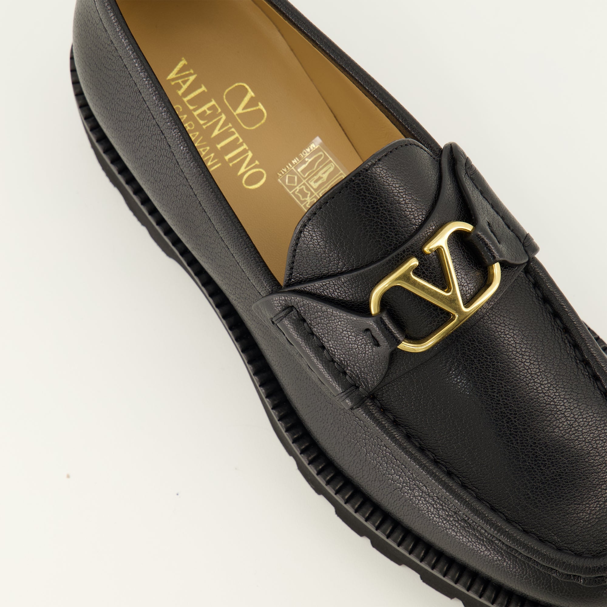 Mocassins VLogo Leather Loafers in Black Valentino Garavani Noir Femme