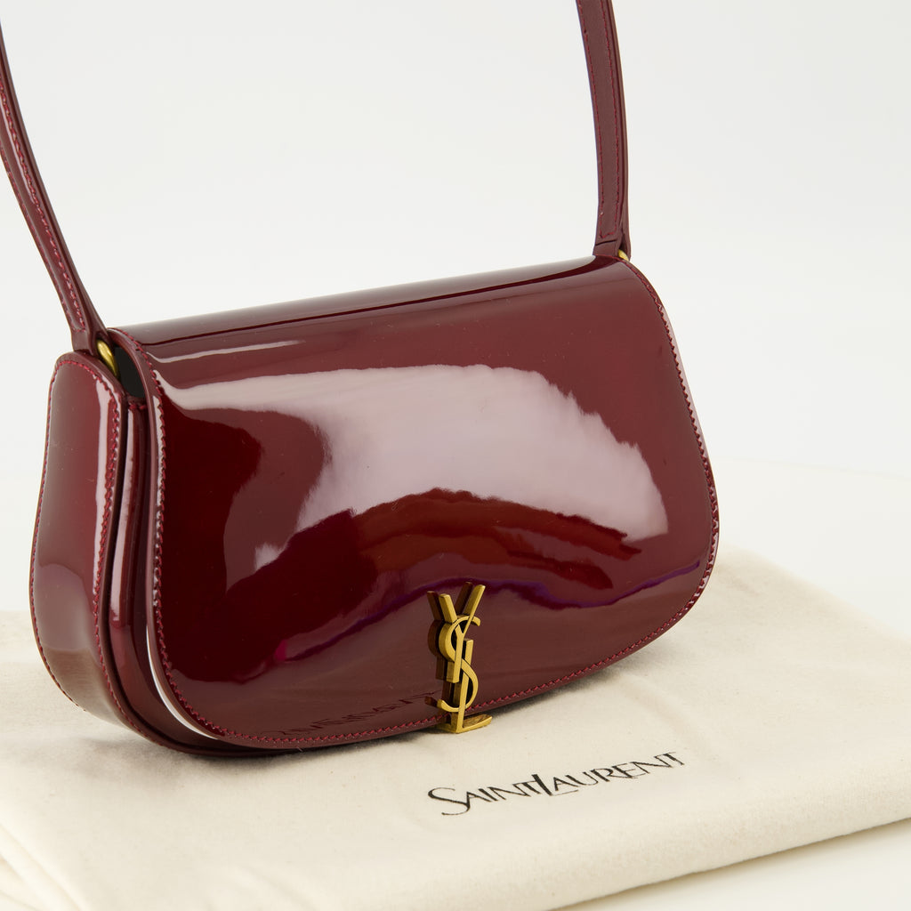 Image de l'article Sac Voltaire en cuir verni bordeaux de la marque Saint Laurent pour Femme - Saison Automne-Hiver 2025 - Vue détaillée_2