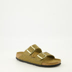 Immagine delle sandali Arizona del marchio Birkenstock per Donna - Stagione Autunno-Inverno 2025 - Vista tre quarti destra anteriore