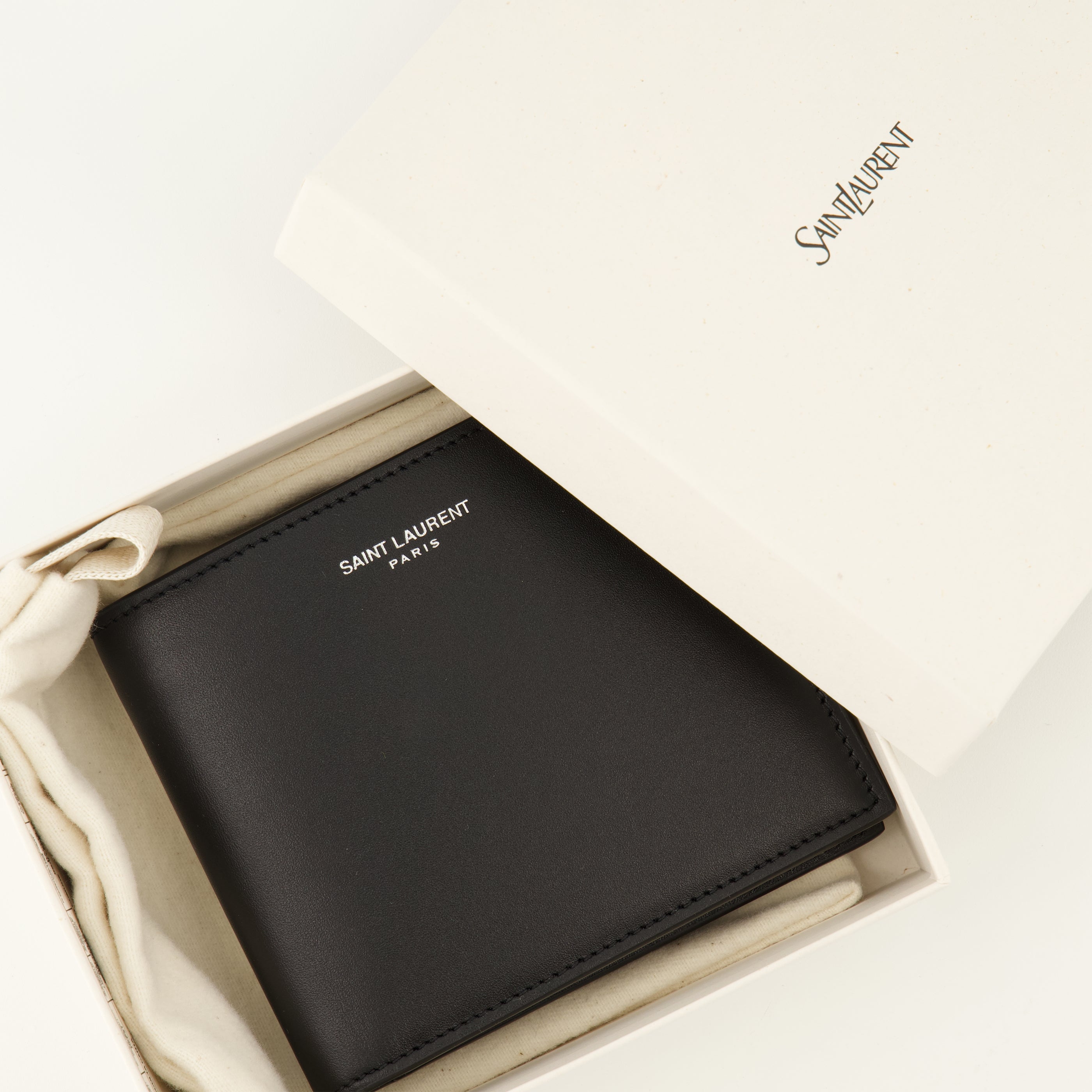 Image de l'article Portefeuilles Saint Laurent Paris en cuir noir de la marque Saint Laurent pour Homme - Saison Printemps-Été 2026 - Vue détaillée_3