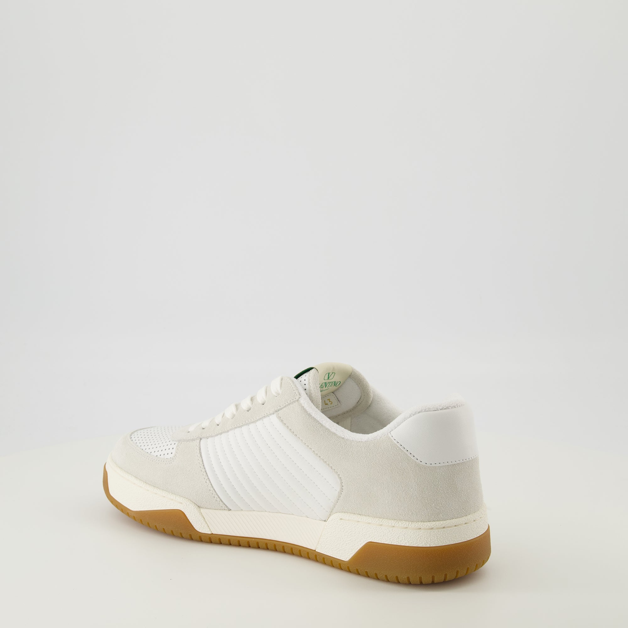 Image de l'article Baskets Sparry blanche de la marque Valentino Garavani pour Homme - Saison Printemps-Été 2026 - Vue trois quarts arrière droite