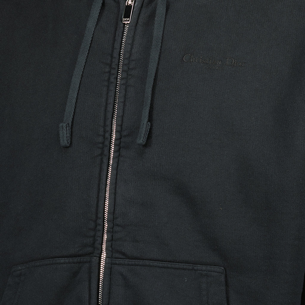 Immagine dell'articolo Giacca nera con cappuccio e zip di Dior per Uomo - Primavera-Estate 2026 - Vista dettagliata_2