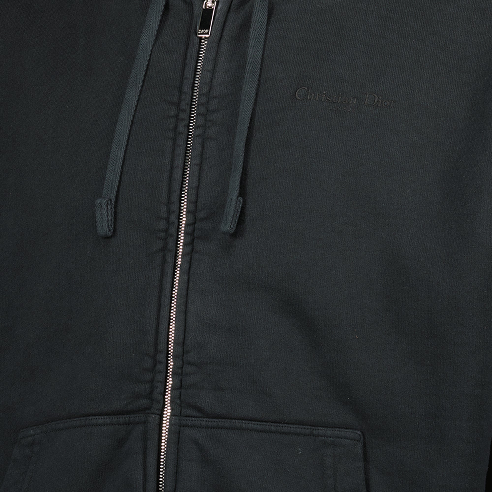 Immagine dell'articolo Giacca nera con cappuccio e zip di Dior per Uomo - Primavera-Estate 2026 - Vista dettagliata_2