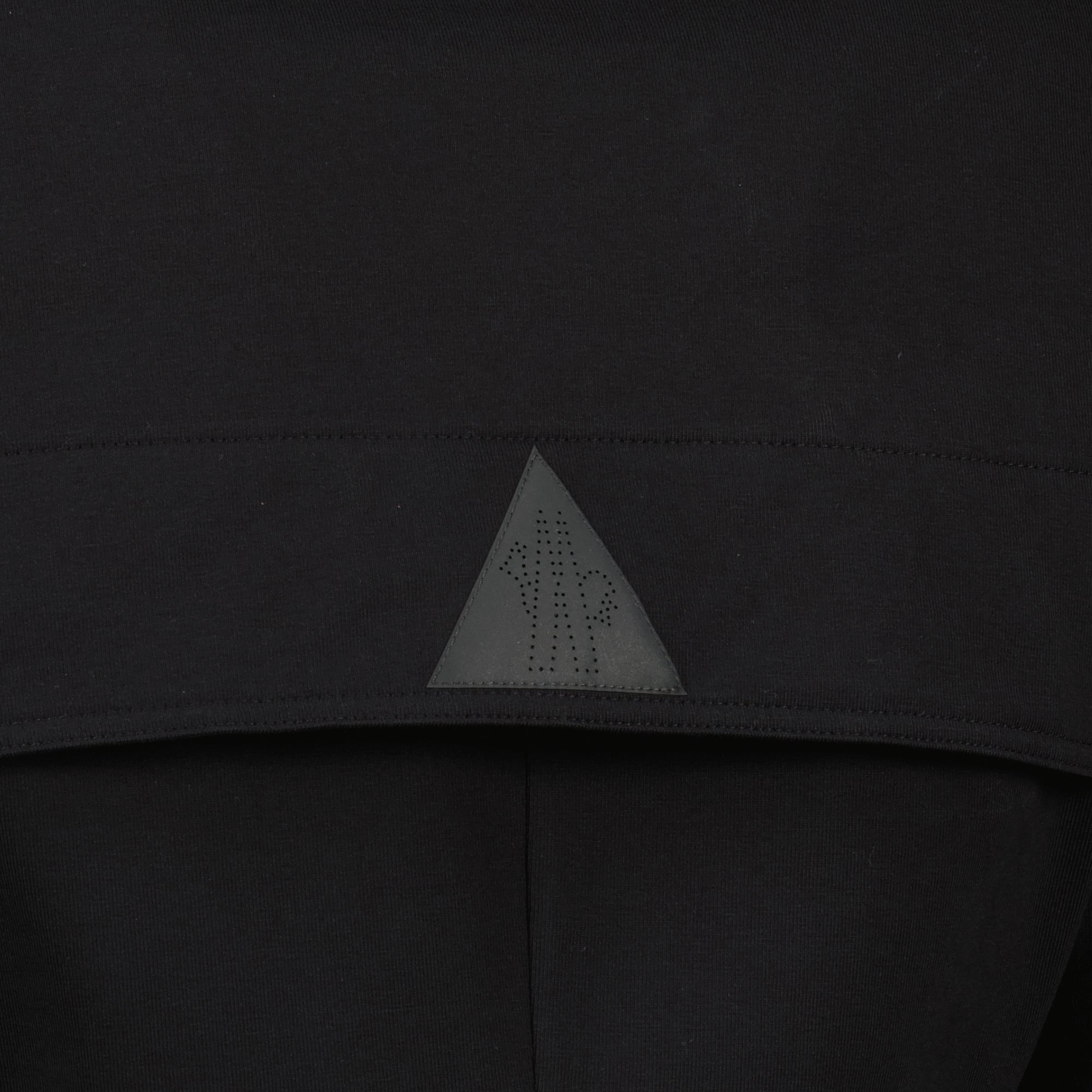 Image de l'article T-shirt logo noir de la marque Moncler Grenoble pour Femme - Saison Printemps-Été 2026 - Vue détaillée_2