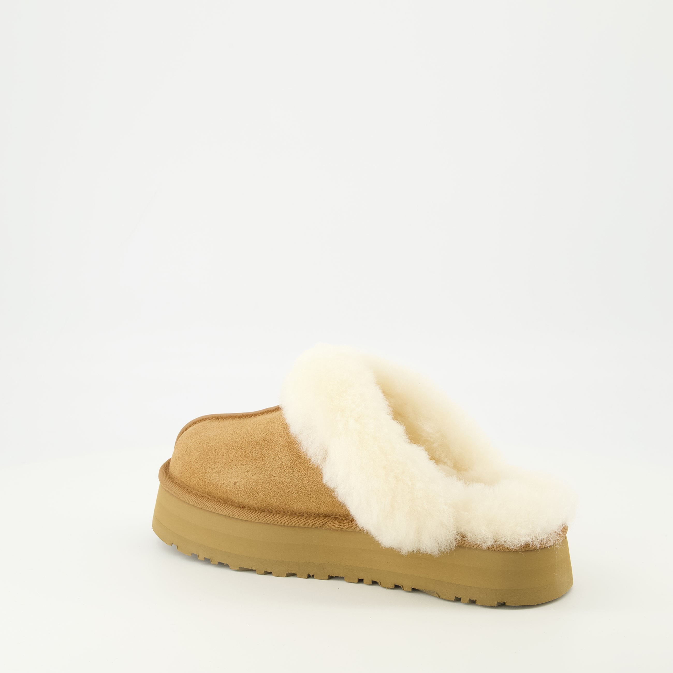 Image de l'article Mules Disquette marron de la marque Ugg pour Femme - Saison Printemps-Été 2026 - Vue trois quarts arrière droite