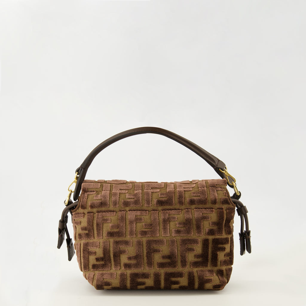 Image de l'article Mamma Baguette small de la marque Fendi pour Femme - Saison Automne-Hiver 2025 - Vue de Dos