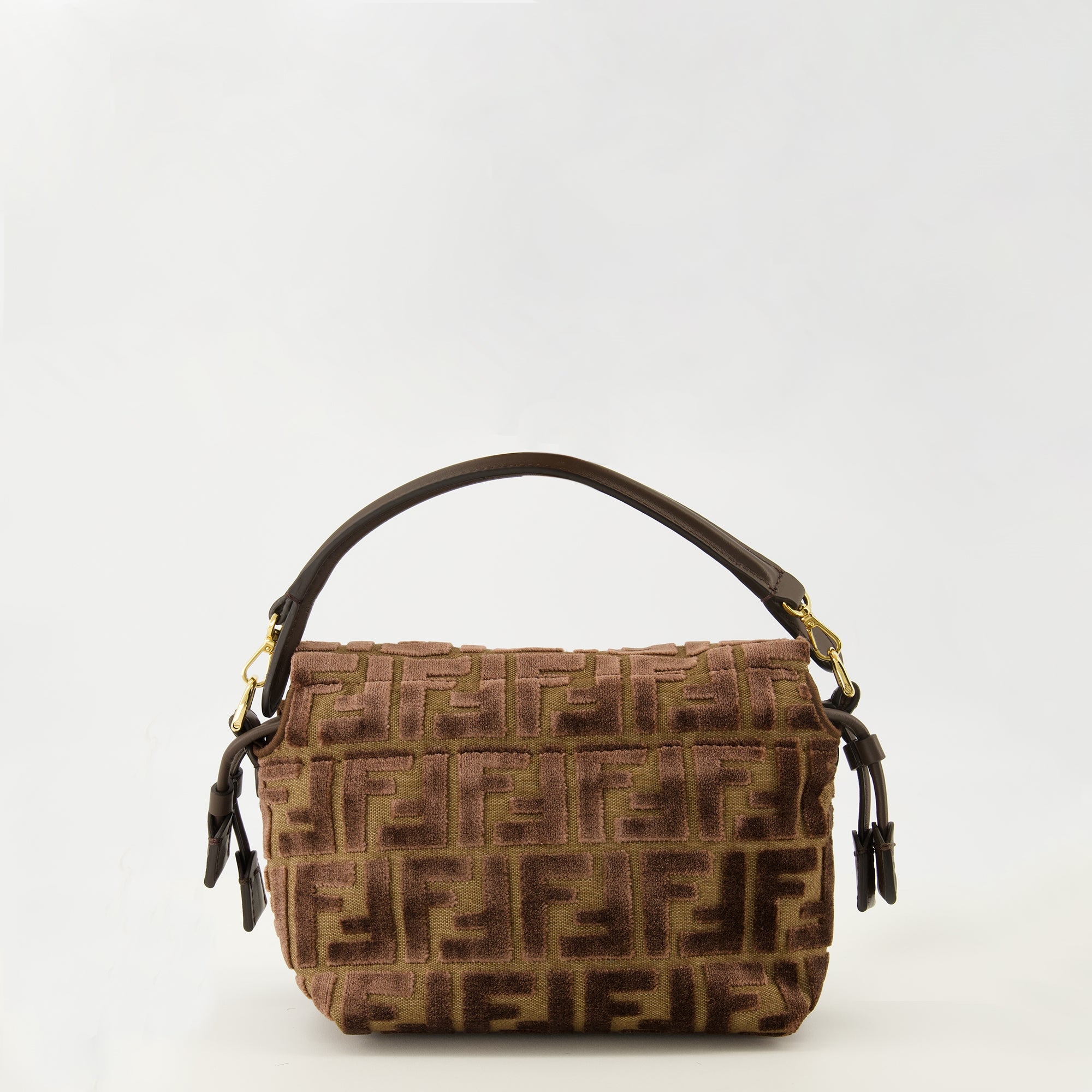 Image de l'article Mamma Baguette small de la marque Fendi pour Femme - Saison Automne-Hiver 2025 - Vue de Dos