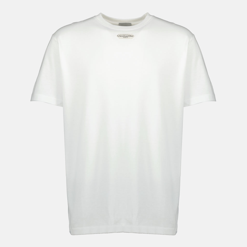 Immagine dell'articolo T-shirt bianca con etichetta della marca Dior per Uomo - Collezione Autunno-Inverno 2025 - Vista Fronte