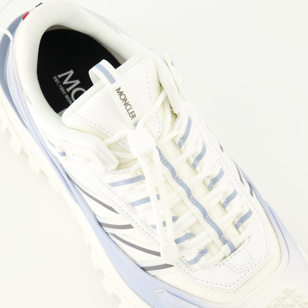 Bild der blauen Trailgrip-Sneaker von Moncler für Damen - Frühjahr-Sommer 2026 Saison - Detaillierte Ansicht von oben